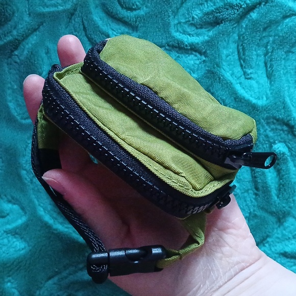 Baggu Keychain Pouch - Picture 3 of 5